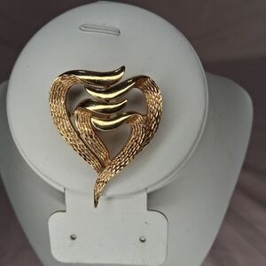 Vintage Modernist Cobra Textured Intertwined Layered Hearts Gold Toned Brooch